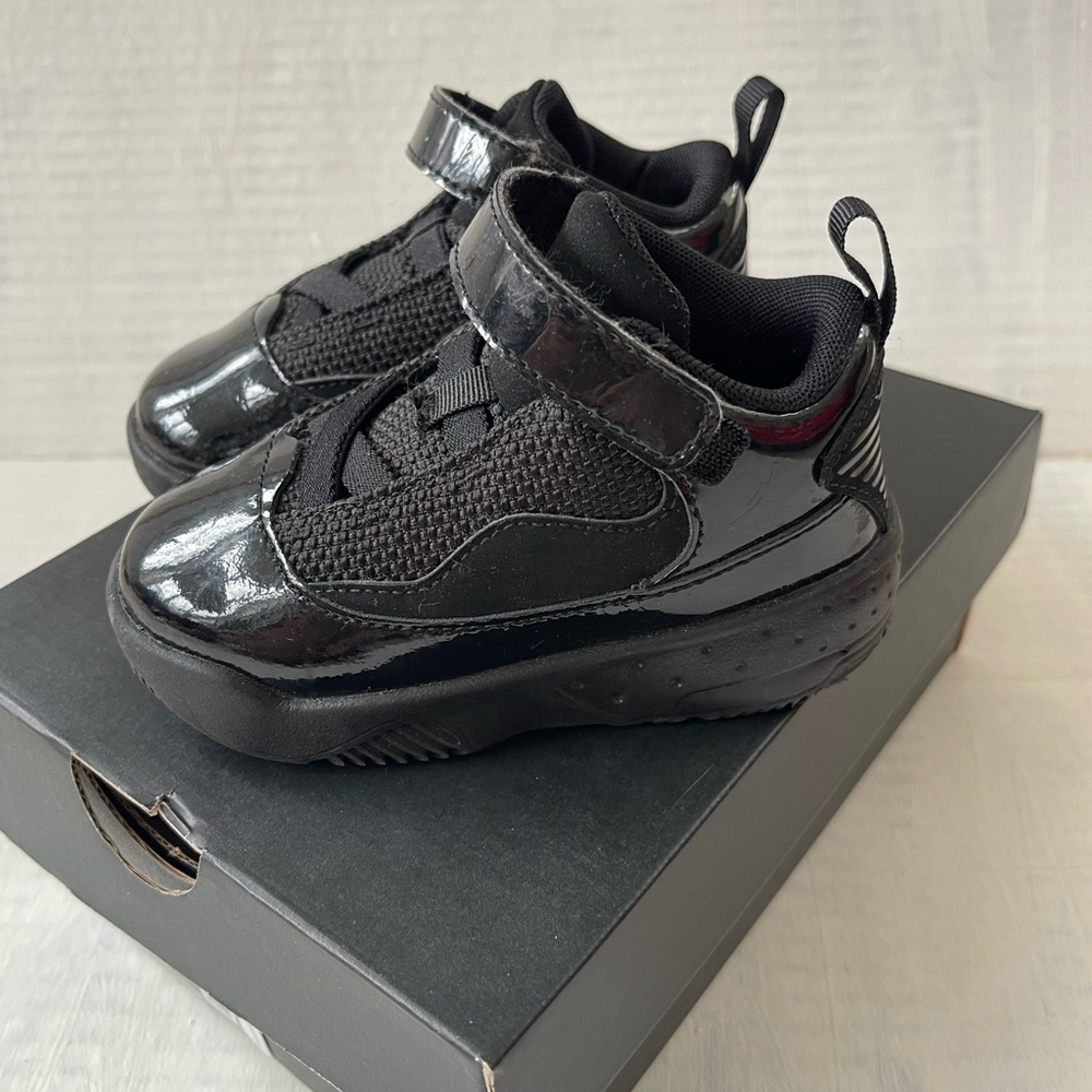 Toddler Jordans Size 7